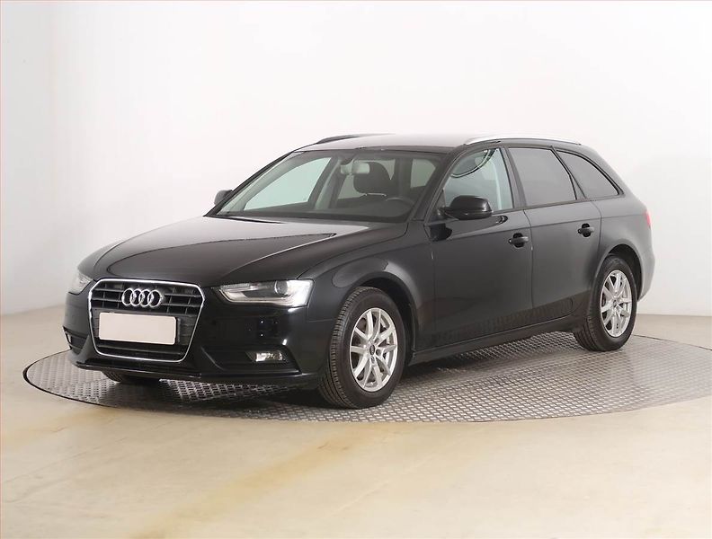 Audi A4 (2015) Ambiente 1.8 TFSI, Serv.kniha - fotka 2 z 17