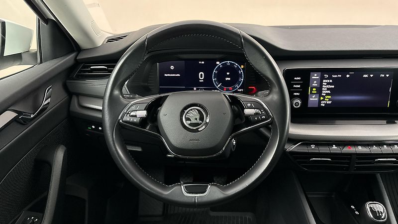 Škoda Octavia 2.0 TDI Ambition Combi - fotka 9 z 26