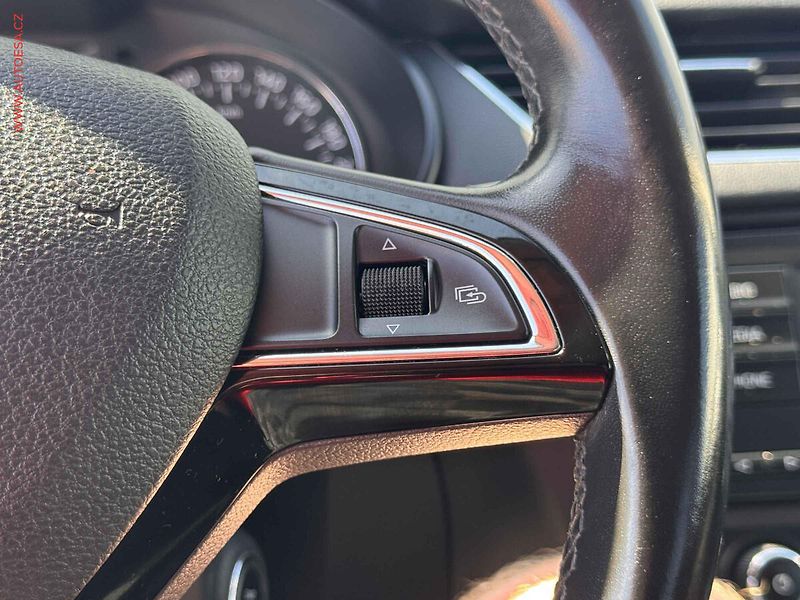 Škoda Octavia (2013) 1.6TDi, ČR, Elegance - fotka 13 z 15