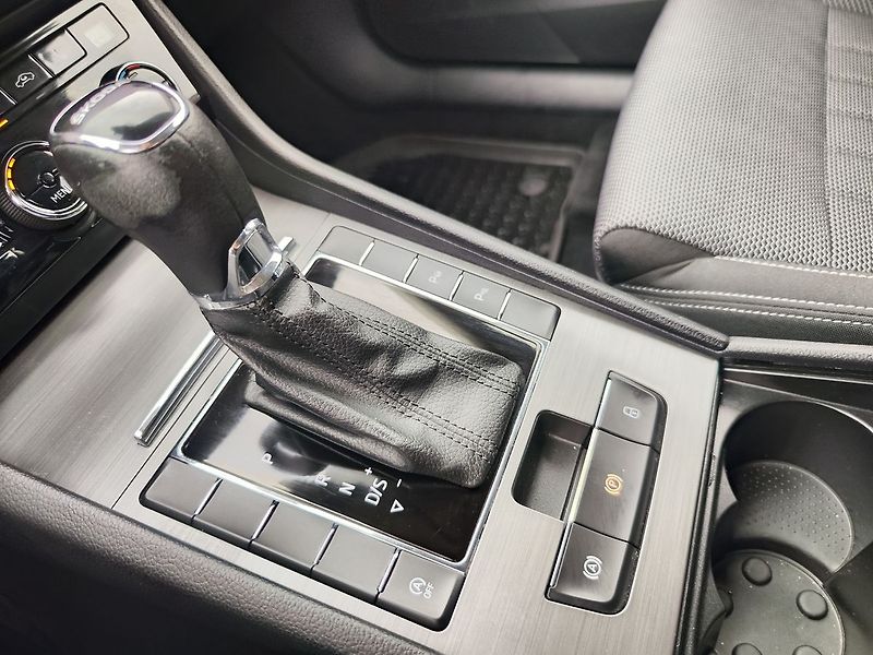Škoda Superb 2.0 TDI/110kW Style DSG - fotka 26 z 35
