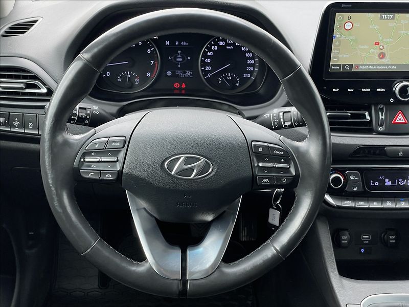 Hyundai i30 1,5 T-GDI Combi Smart PDC - fotka 8 z 23