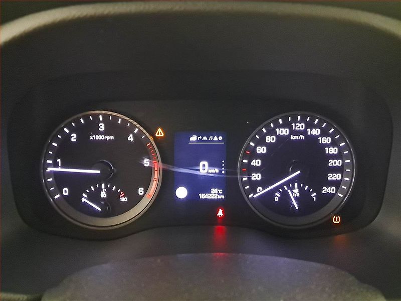 Hyundai Tucson (2017) Trikolor 1.7 CRDi, ČR,1.maj - fotka 11 z 17