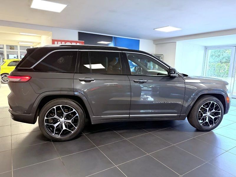 Jeep Grand Cherokee (2022) 5,7 V8 357k 4x4 AT8 ZF SUMMIT - fotka 4 z 28