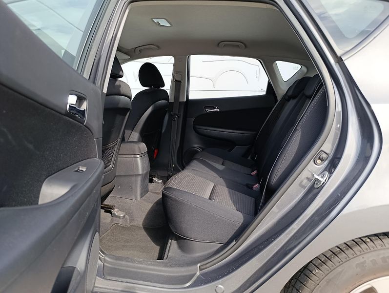Hyundai i30 1.4 CVVT 80kW ČR  - fotka 13 z 31