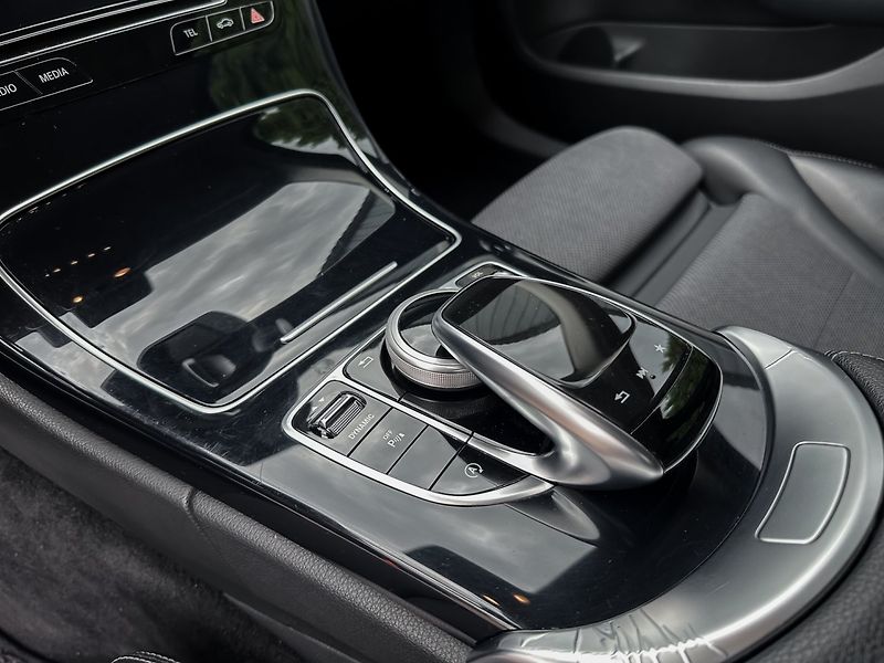 Mercedes-Benz Třídy C 200d AVNTGARDE - fotka 21 z 24