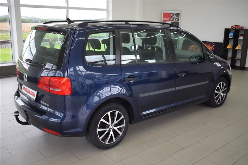 Volkswagen Touran 1,6 TDi, 7-míst,NAVI,1.maj., - fotka 6 z 29