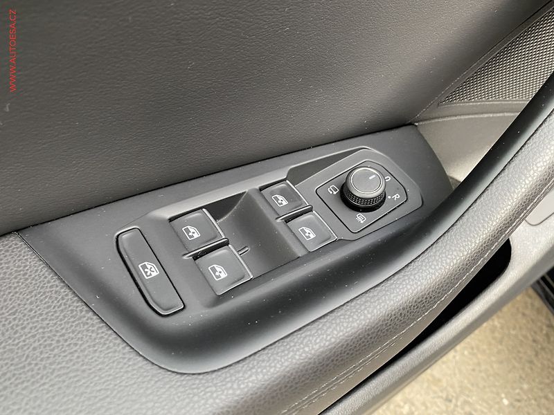 Volkswagen Passat (2019) 2.0 TDi, Highline, navi - fotka 13 z 19