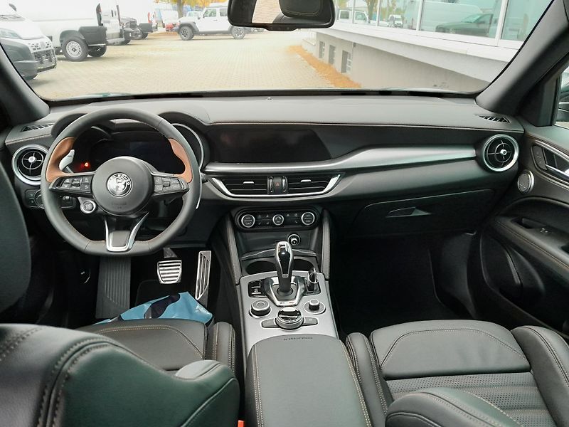 Alfa Romeo Stelvio (2026) Intensa  4x4 2,0 280PS - fotka 18 z 37