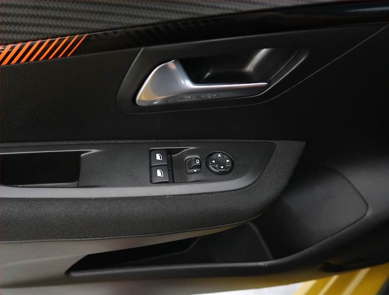 Peugeot 208 (2021) Active 50 kWh, SoH 93% - fotka 20 z 22