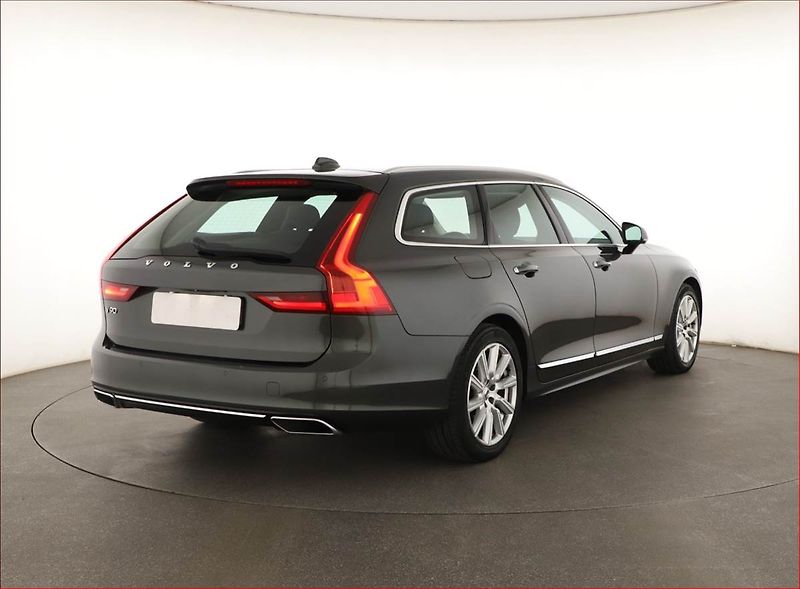 Volvo V90 (2019) D5 AWD, 4x4,Automat,Kůže - fotka 5 z 26