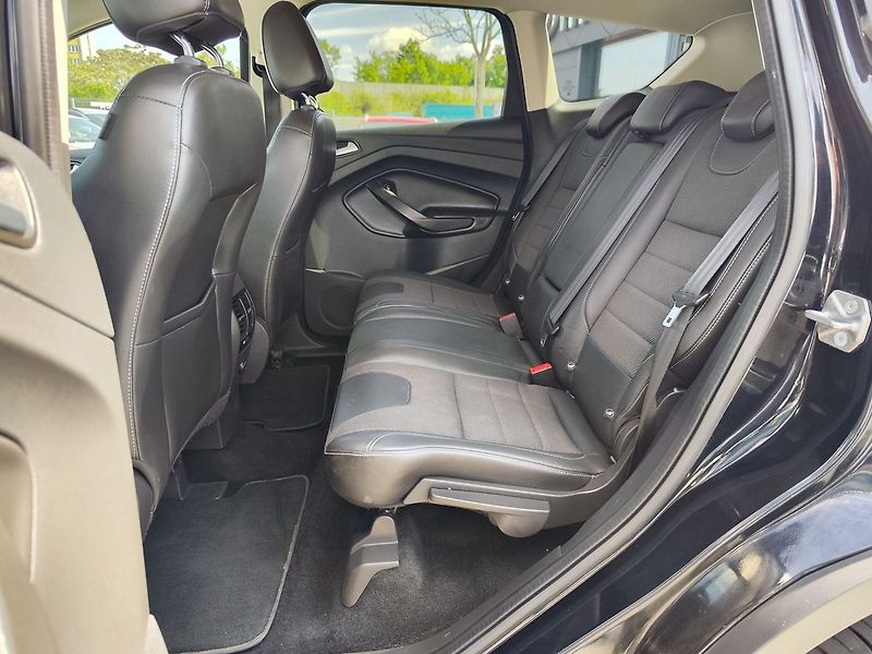 Ford Kuga 2.0 TDCi/103kW Titanium - fotka 12 z 31