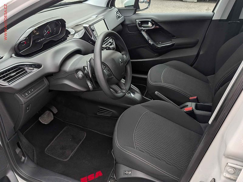 Peugeot 208 (2016) 1.2 PT, ČR, AC, výhřev sed - fotka 9 z 16