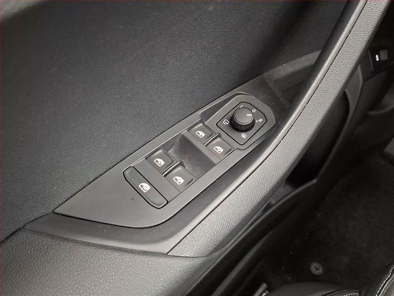 Škoda Karoq (2023) 1.5 TSI - fotka 16 z 17