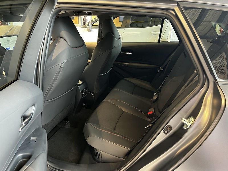 Toyota Corolla 2.0HEV, GR Sport - fotka 14 z 31
