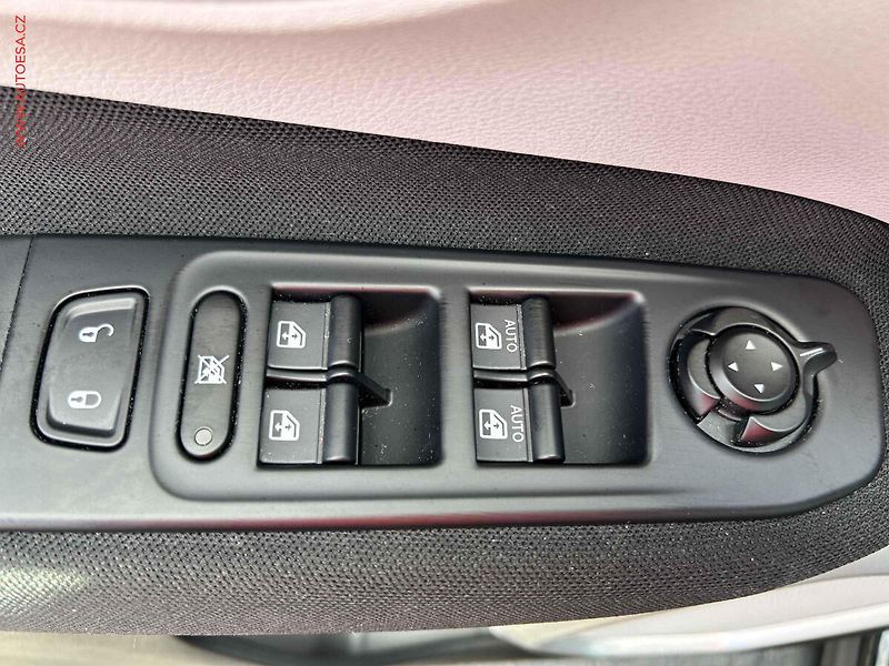 Jeep Renegade (2020) 1.0 T-GDi, autoAC, temp - fotka 11 z 17