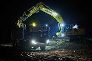 Na stavbě dálnice D11 se pracuje i za tmy
