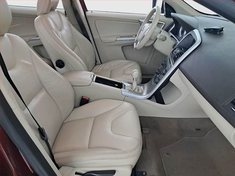 Volvo XC60 (2011) D3, 4X4, Serv.kniha, Kůže - fotka 9 z 21