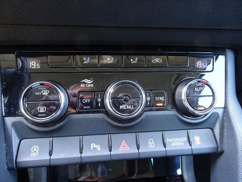 Škoda Karoq 1,0 TSi Business  85 kW - fotka 20 z 31