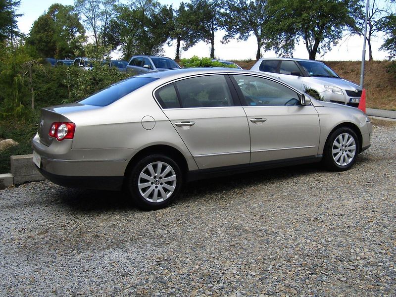 Volkswagen Passat (2008) 2.0 TDI 103kW - fotka 10 z 36