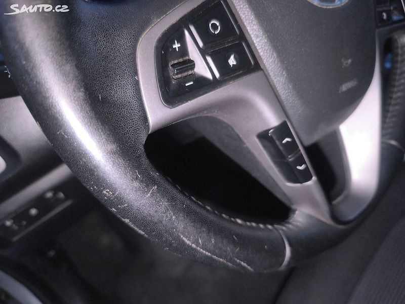 Hyundai i20 1,4,MAX VÝBAVA,100KM,1MAJ50LET - fotka 19 z 28