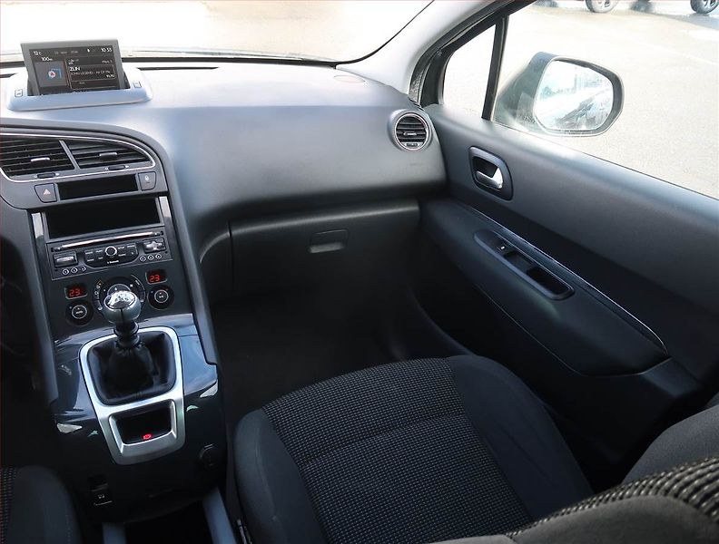 Peugeot 5008 (2016) 1.6 BlueHDi, nová STK - fotka 8 z 19