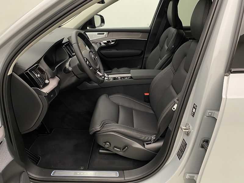 Volvo XC90 (2026) B5 AWD AUT DARK PLUS 7míst - fotka 3 z 69