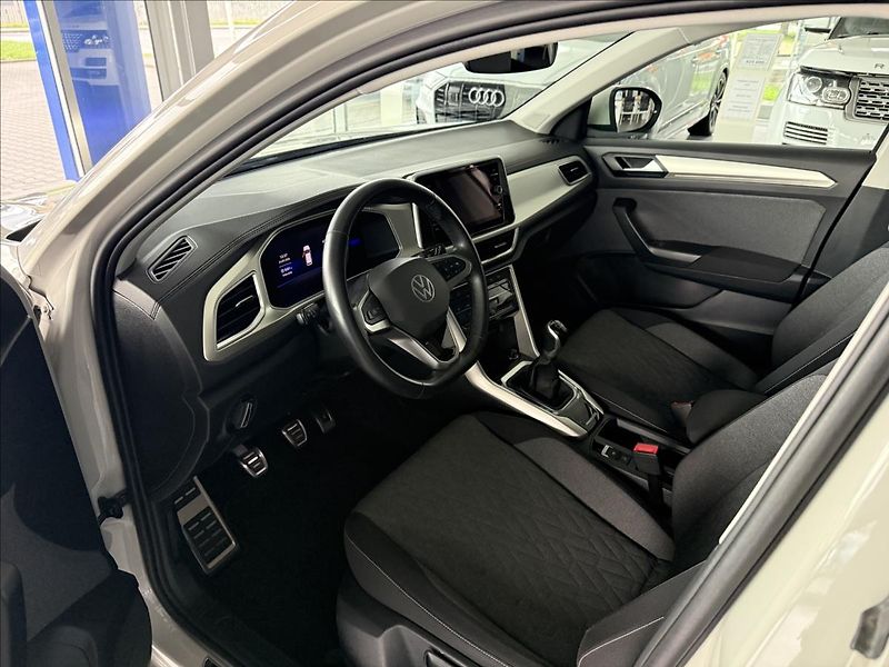 Volkswagen T-Roc 1,0   TSI 85kW,1.MAJ,SERVISKA - fotka 7 z 23