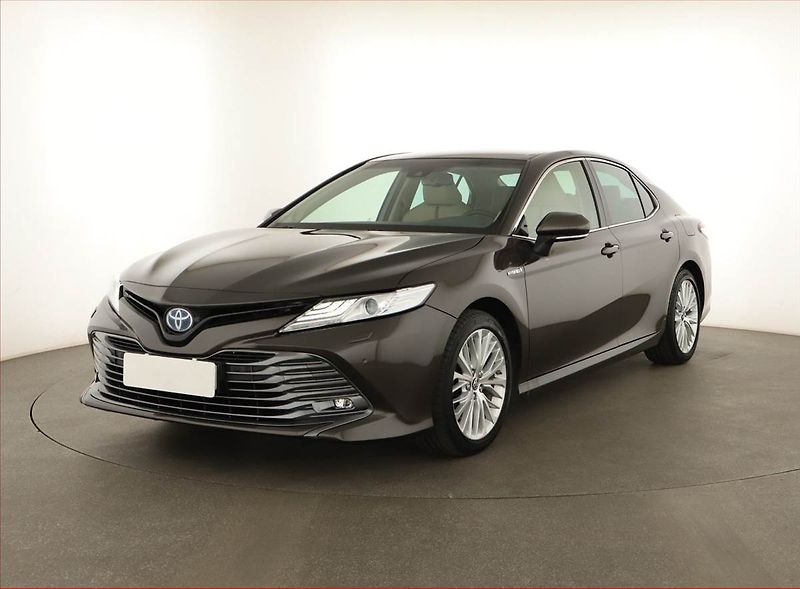 Toyota Camry (2020) 2.5 Hybrid - fotka 2 z 17