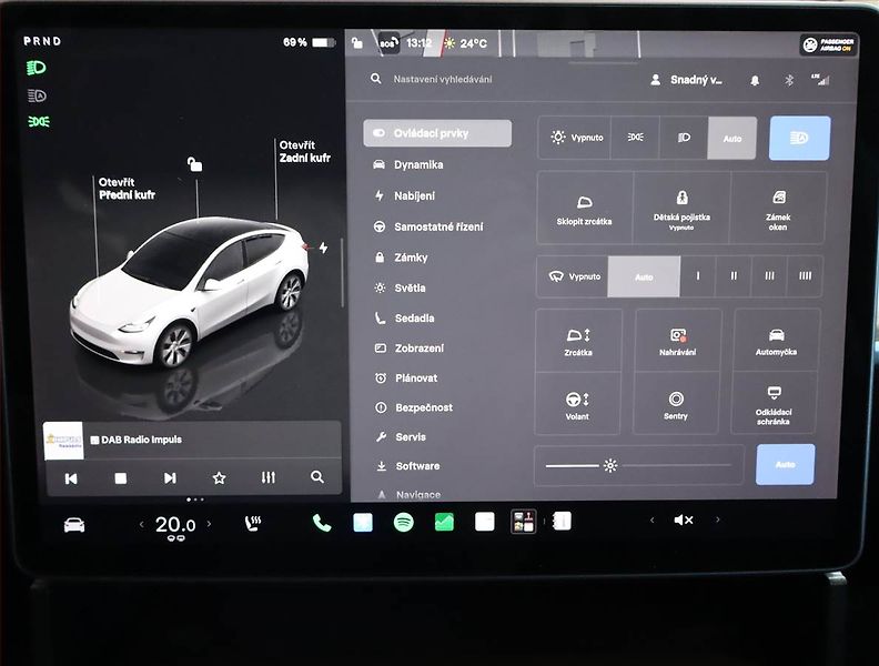 Tesla Model Y (2024) Long Range AWD 79kWh, SoH 95% - fotka 17 z 30