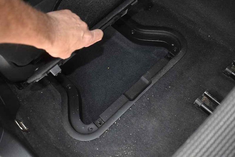 Tento Volkswagen Sharan je deset let starý. Nevypadá na to