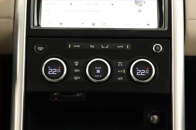 Land Rover Discovery (2017) HSE 3.0 Td6 - fotka 16 z 22