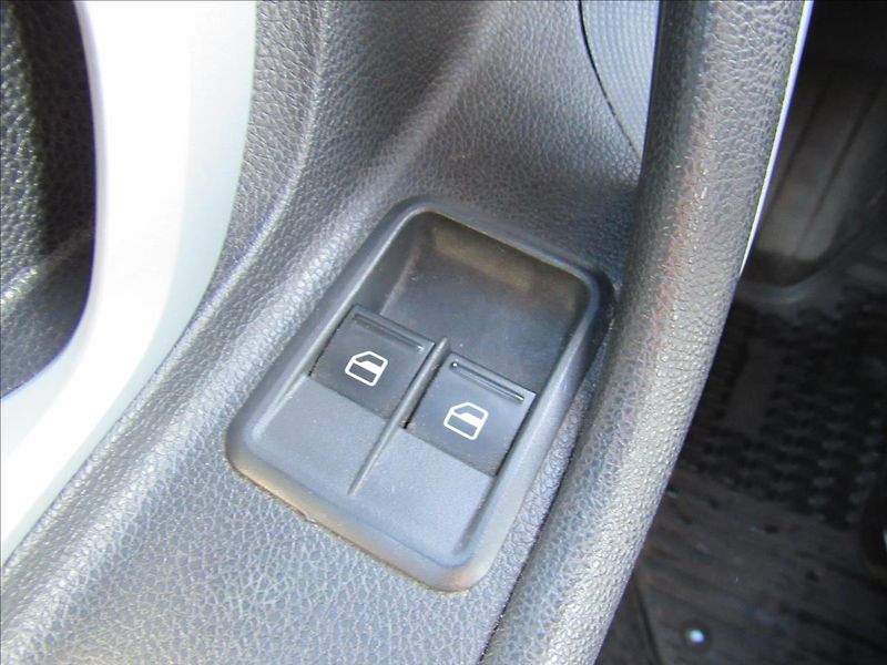 Škoda Fabia 1,2 HTP 51kW Combi - fotka 21 z 33