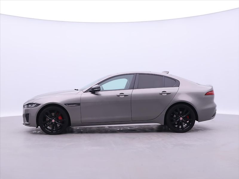 Jaguar XE 2,0 P300 221kW R-Dynamic DPH - fotka 4 z 43