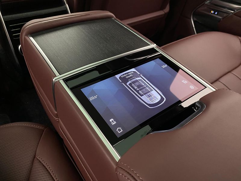 Land Rover Range Rover P530 AUTOBIOGRAPHY REZERVACE - fotka 79 z 83