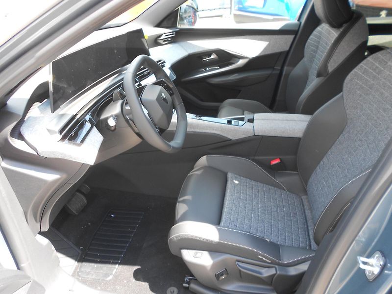 Peugeot 5008 BUSINESS Hybrid 145 e-DCS6 - fotka 4 z 9