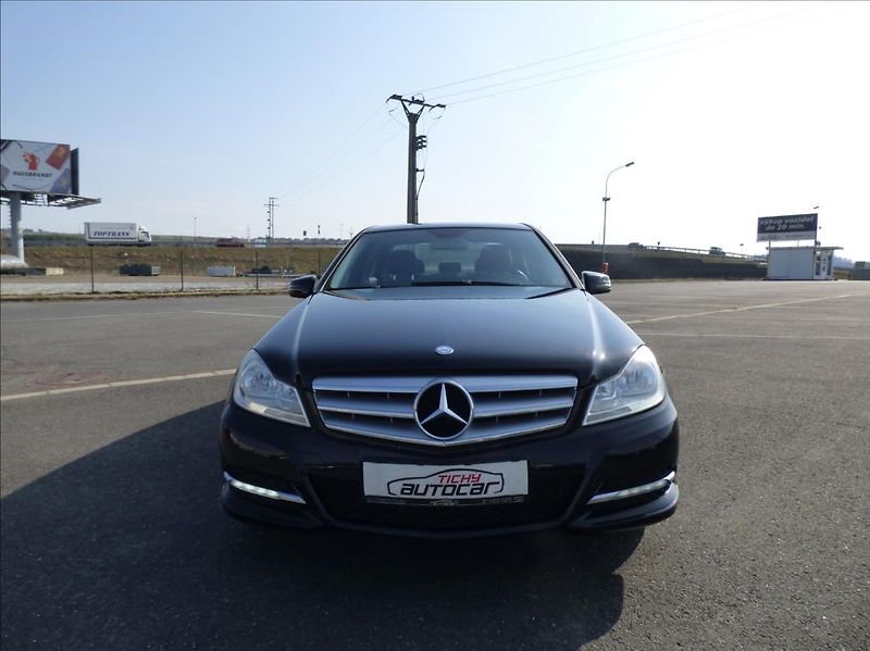 Mercedes-Benz Třídy C 2,2 CDI BlueEfficiency  180 CD - fotka 2 z 41