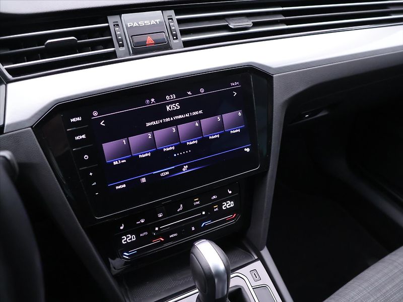 Volkswagen Passat 2,0 TDI 110kW DSG Matrix DPH - fotka 26 z 39