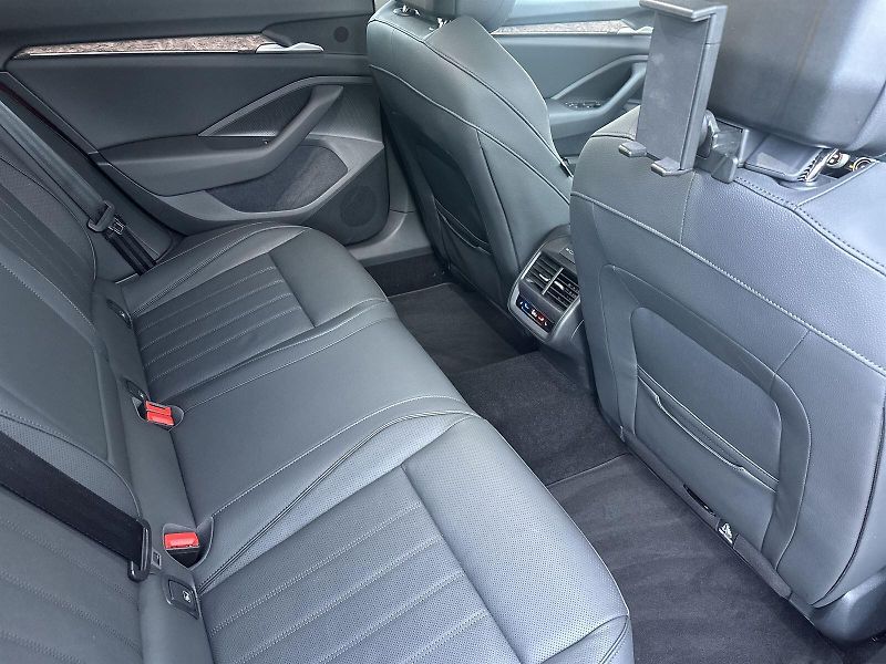 Škoda Superb (2025) Combi 1.5 TSI iV DSG L&K - fotka 11 z 43