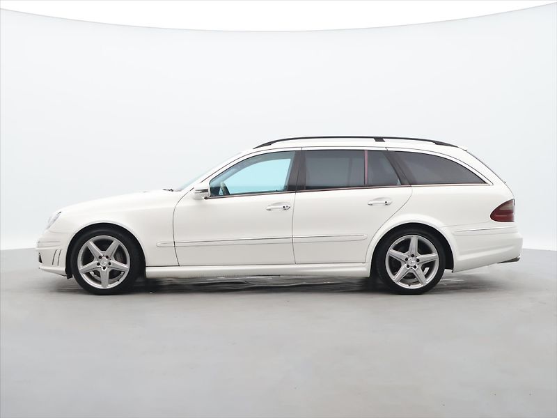 Mercedes-Benz Třídy E 3,2 E320 165kW AMG Paket - fotka 4 z 28