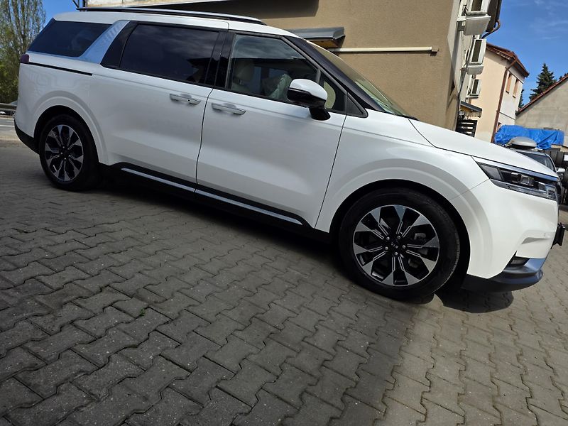 Kia Carnival 2.2-7míst-TOP VÝBAVA-2xLCD - fotka 9 z 28