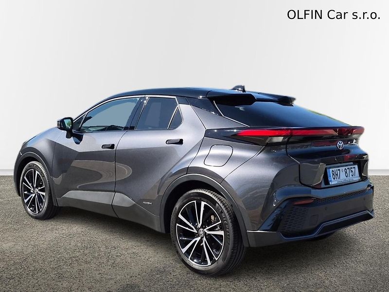 Toyota C-HR (2025) 2.0 HEV AWD Executive - fotka 7 z 29