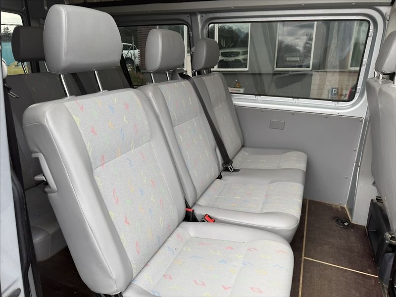 Volkswagen Transporter 2,5   TDI LONG 9 MÍST TAŽNÉ - fotka 15 z 21
