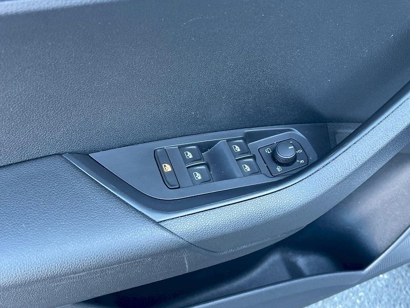 Škoda Karoq (2023) Ambition Plus 1,5 TSI / 110kW - fotka 27 z 31