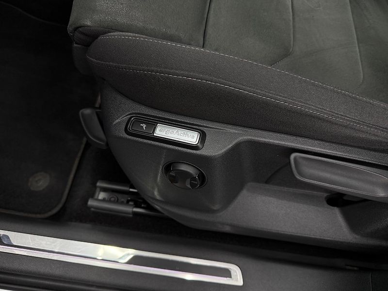 Volkswagen Tiguan (2020) 2.0 TDi DSG Highline - fotka 11 z 28