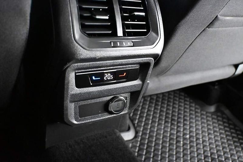 Volkswagen Tiguan (2022) 2.0 DSG LED ACC Kamera Tažné T - fotka 21 z 28