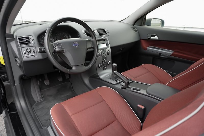 Volvo C30 1.6 16V Kinetic - fotka 32 z 36