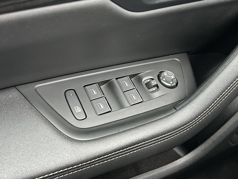 Peugeot 508 GT PACK HYBRID 225 e-EAT8 1.6 - fotka 23 z 27