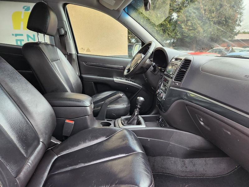 Hyundai Santa Fe (2010) 2.2-145kw-facelift-4x4-tažné - fotka 12 z 23
