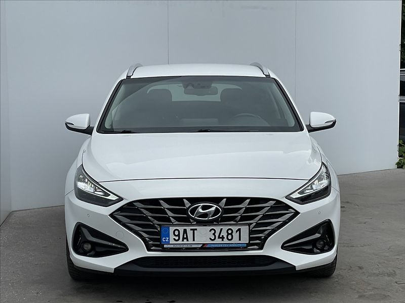 Hyundai i30 1,5 T-GDI Combi Smart PDC - fotka 21 z 23