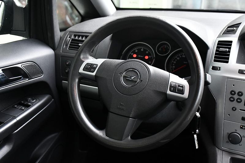 Opel Zafira 1.8i VYHŘ. SEDAČKY TAŽNÉ 7MÍST - fotka 6 z 28